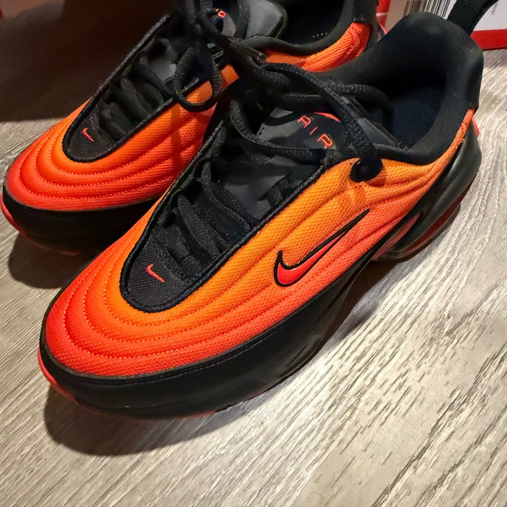 Nike Orange and Black air max portal - Picture 3 of 5